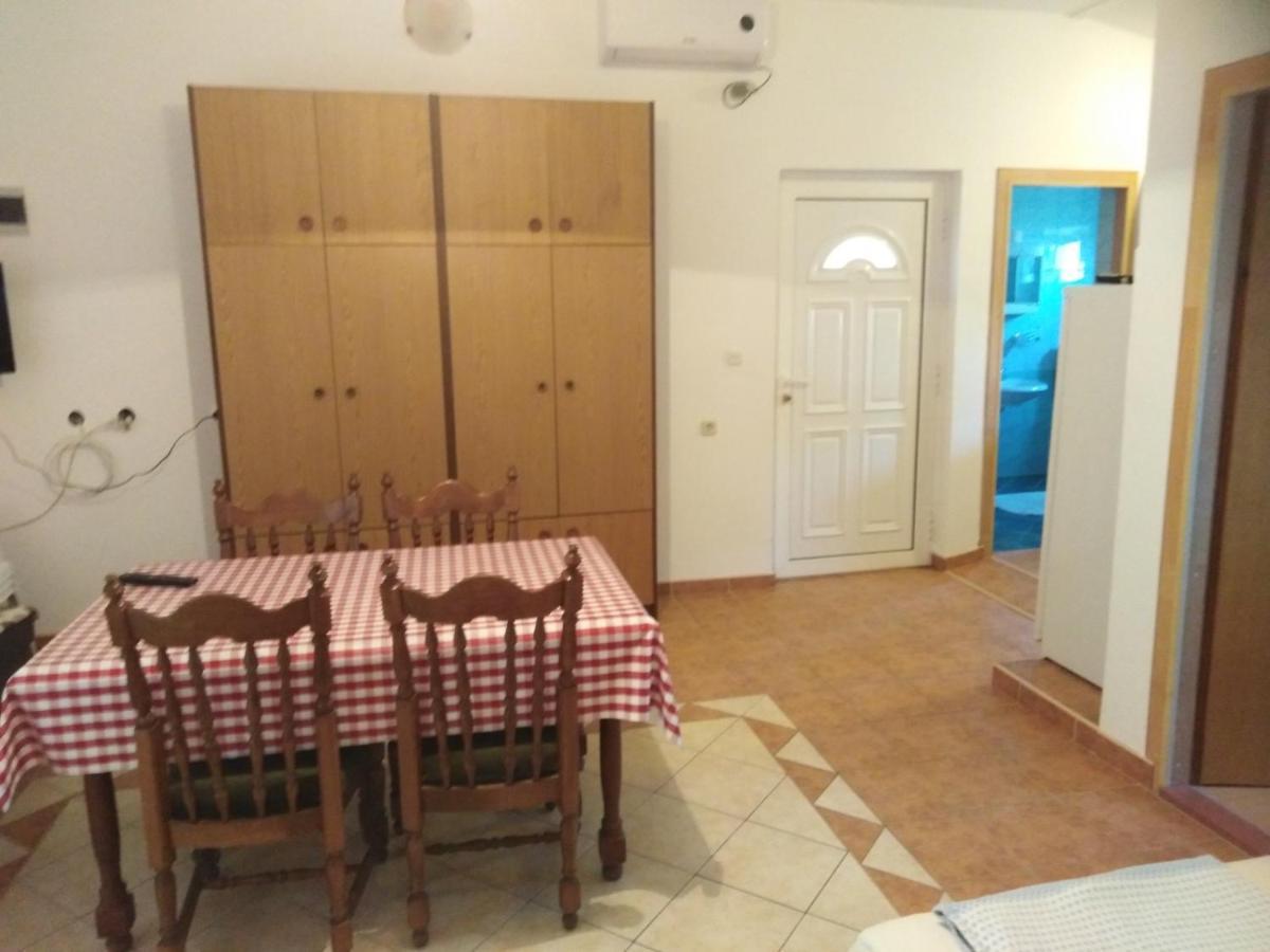 Apartman Ivica Vir Exteriör bild